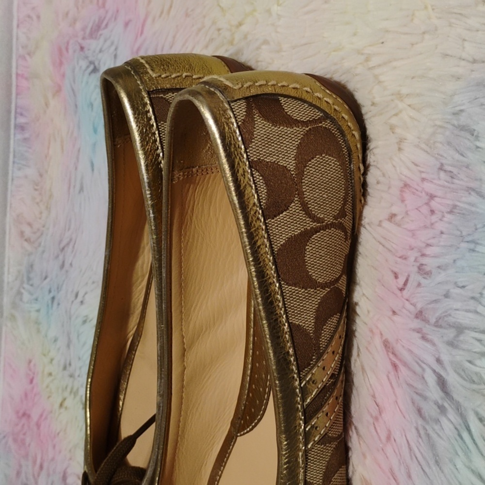 (X-100) SALE! Coach Ballet Flats W Gold Detail Sz.8M They can fit 8.5 Like New - Picture 2 of 15